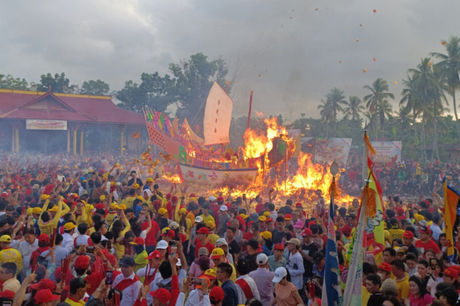 Dukung Sektor Pariwisata, PLN Hadirkan Listrik Andal Sukseskan Festival Bakar Tongkang di Riau