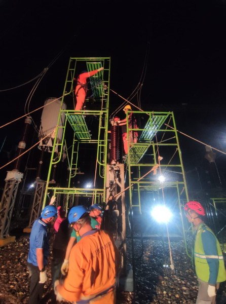 PLN Berhasil Pulihkan 100% Pasokan Listrik di Riau* _Berkat dukungan penuh Pemda dan warga, pemulihan pasokan listrik berjalan optimal