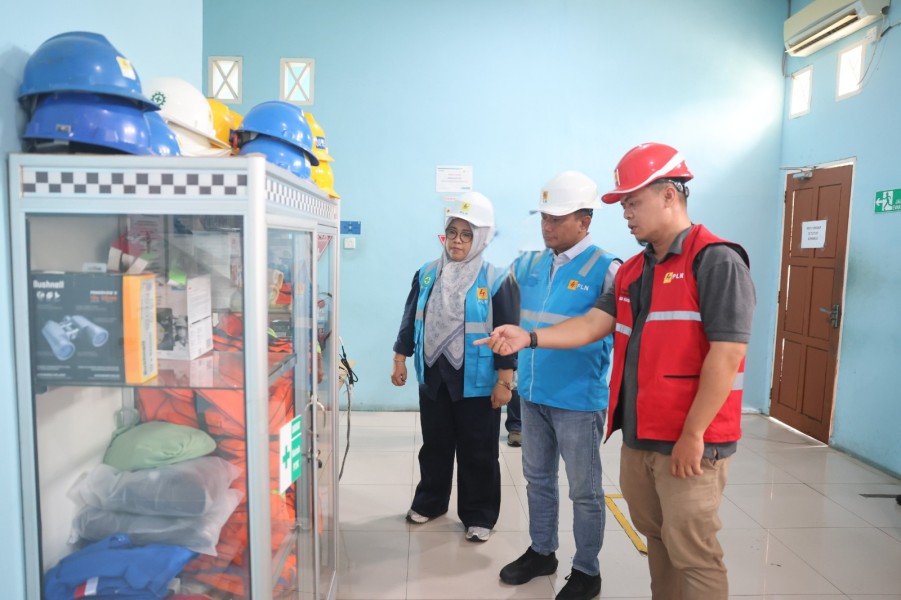 Perkuat Budaya K3, GM PLN UID Riau dan Kepri Lakukan _Safety Walk_ di ULP Selat Panjang