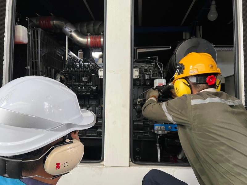 Langkah Cepat PLN ULP Selat Panjang di Meranti: Pembangkit Diperbaiki, Listrik Pulih Bertahap