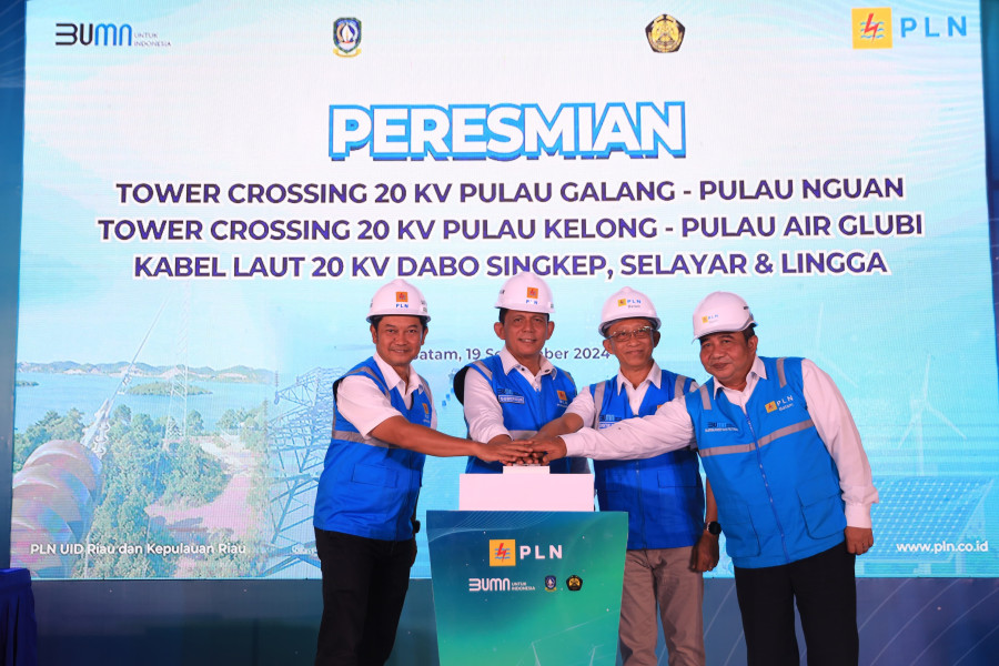 Hadirkan Terang di Pulau Terdepan, PLN Resmi Operasikan 8 Tower Crossing dan Kabel Laut 20 kV Sepanjang 6,28 kms di Kepulauan Riau