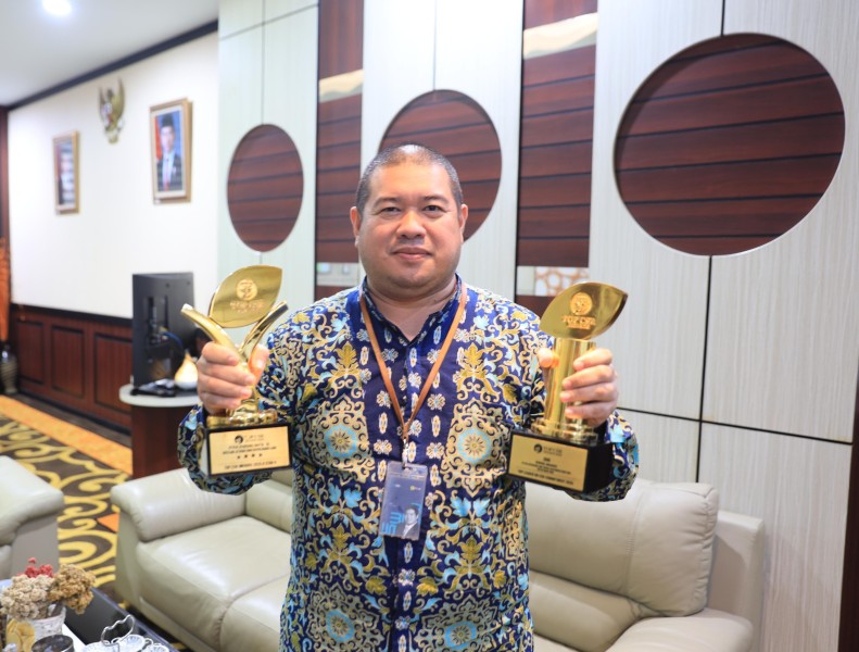 Dedikasi untuk Negeri, GM PLN UID RKR Dinobatkan Sebagai Top Leader on CSR Commitment 2025