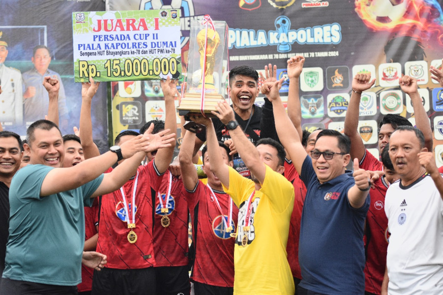 Tim AHS FC Pekanbaru Juara Open Turnamen Sepak Bola Hari Bhayangkara dan HUT PWI   