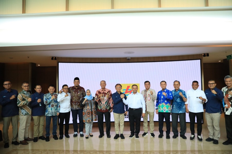Kunjungan Gubernur Riau bersama Para Bupati dan Walikota se-Provinsi Riau di PLN Pusat, GM PLN UID RKR Paparkan Peran PLN Dalam Rangka Peningkatan Perekonomian Riau